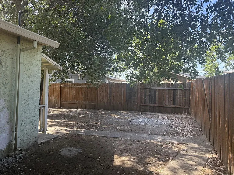 2926-2928 Favretto Ave — Photo 12
