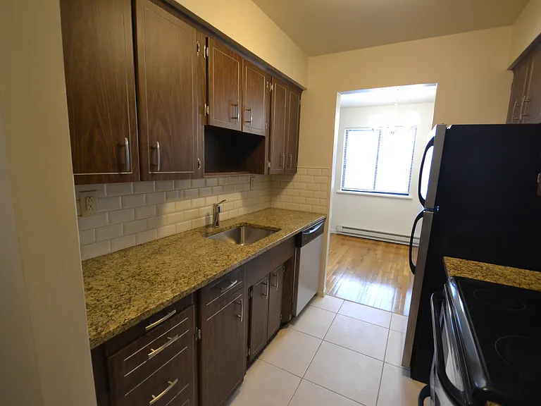121 Grove St #3 — Photo 4
