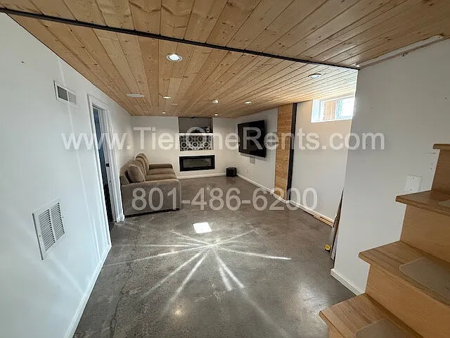556 S Navajo St — Photo 18