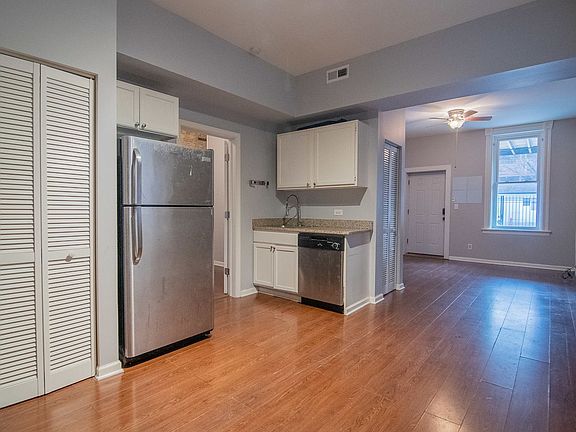 4th image of 1453 W Huron St APT 1R