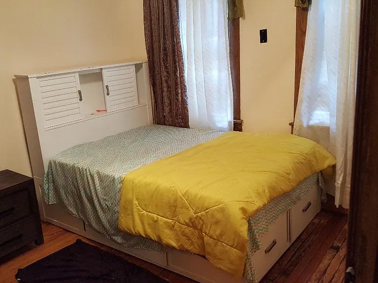 102 Courter Ave — Photo 2