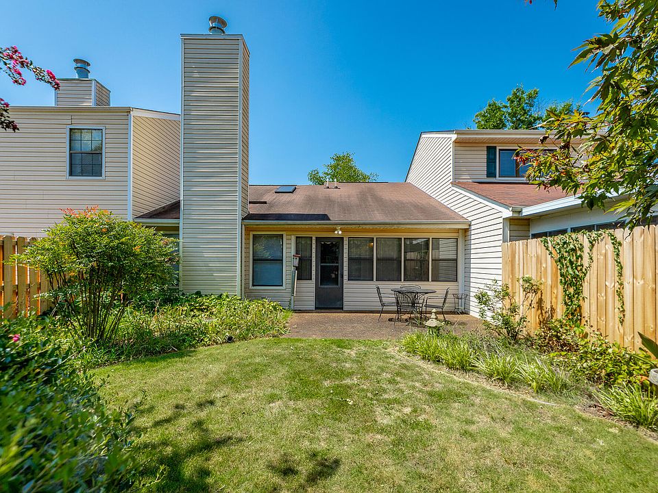 2nd image of 1231 Village Green Dr