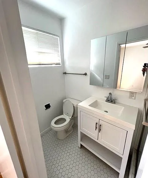 1288 Barry Ave #6 — Photo 8