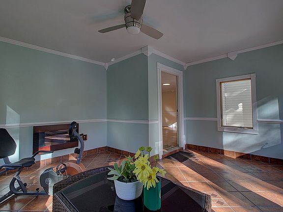 Flex Space/Breakfast Room