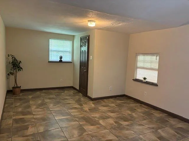 1564 Railroad Ave — Photo 13
