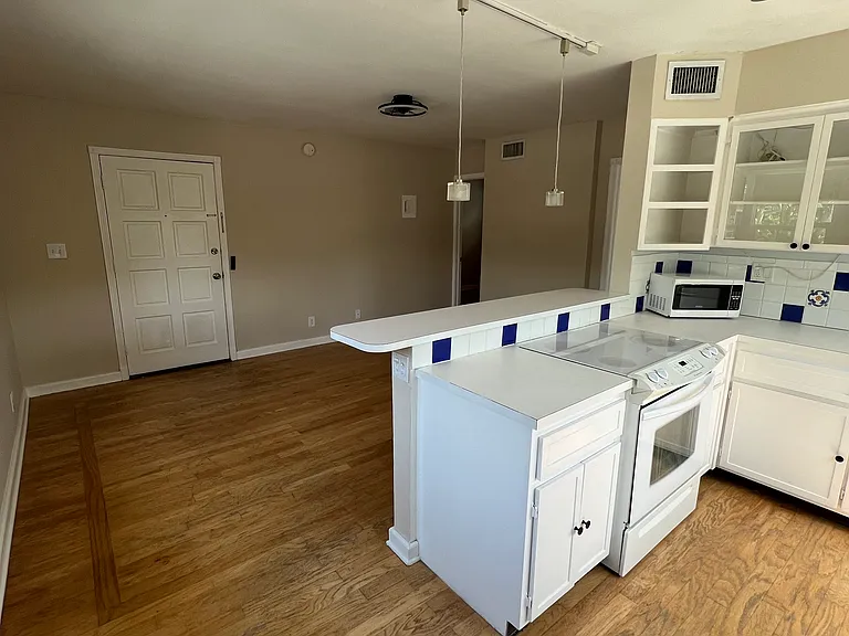 1231 SE 1st St #14 — Photo 5