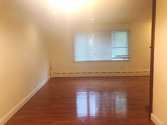 5th image of 540 Green Pl