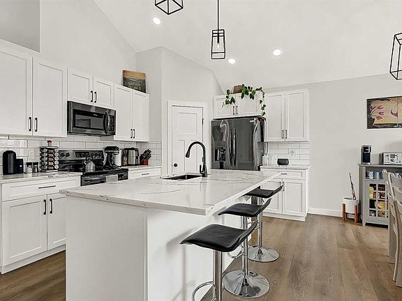 5th image of 11929 NW 81st Ave