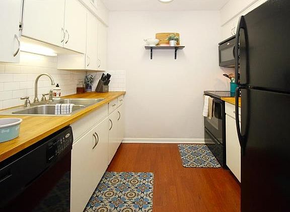 4th image of 6232 Robinson St APT 1