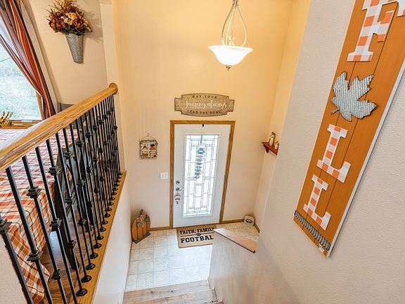 2nd image of 1489 Park St