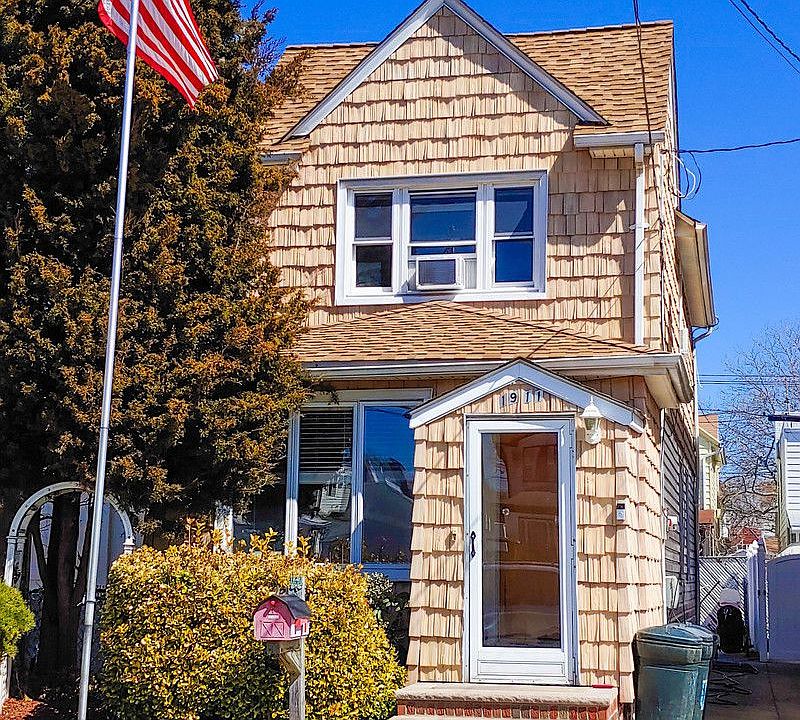 2nd image of 1911 E 36th St