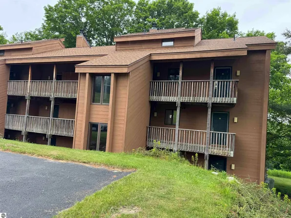 4673 N Cross Over Dr #562, Bellaire, MI 49615