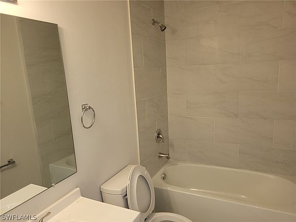 5th image of 2917-2919 SW 8th Place Cpe