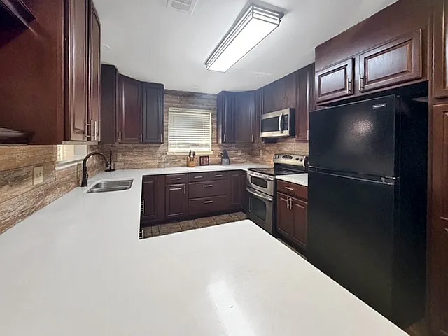3 bed, 2.5 bath, 1908 sqft, $2,250 — Photo 3