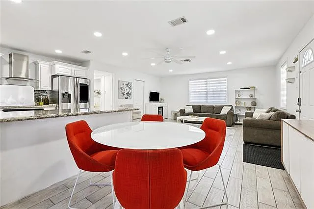 1015 Roselawn St — Photo 4
