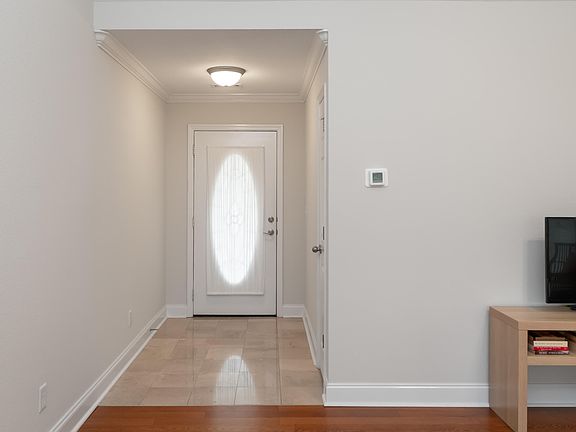 4th image of 136 Honeyberry Ln