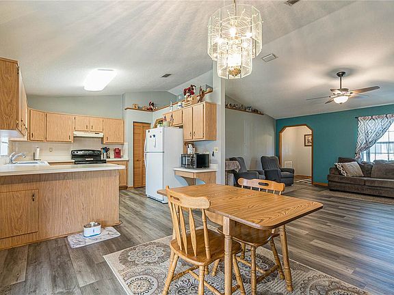 5th image of 10806 SE 45th Ave