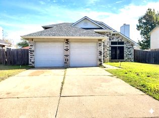 6301 Fairlane Dr, Arlington, TX 76001