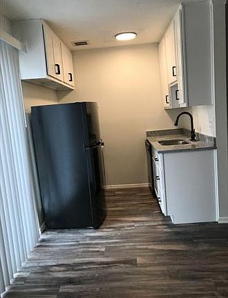 3rd image of 2351 Beechmont Ave #23