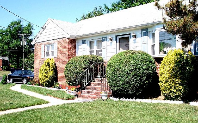 2nd image of 5818 Amherst Ave
