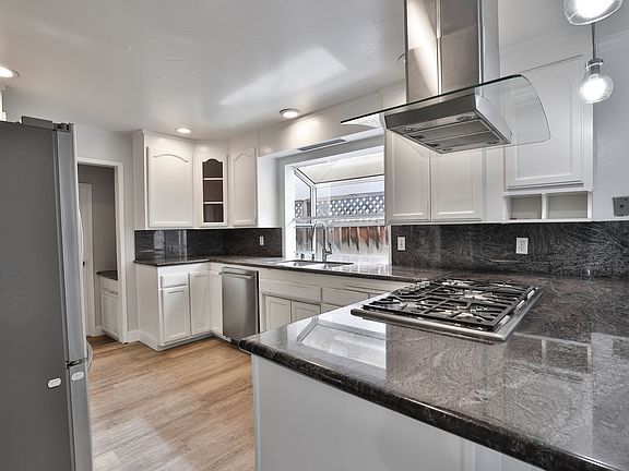 4th image of 561 Bevans Dr