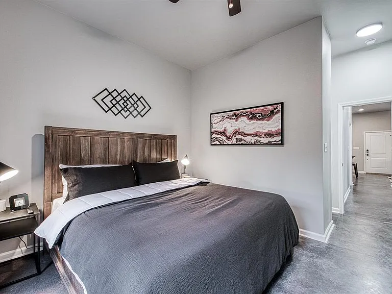 907 Park Ave — Photo 13