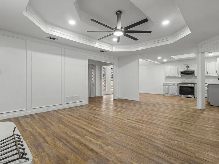 1503 Bellflower Dr — Photo 4