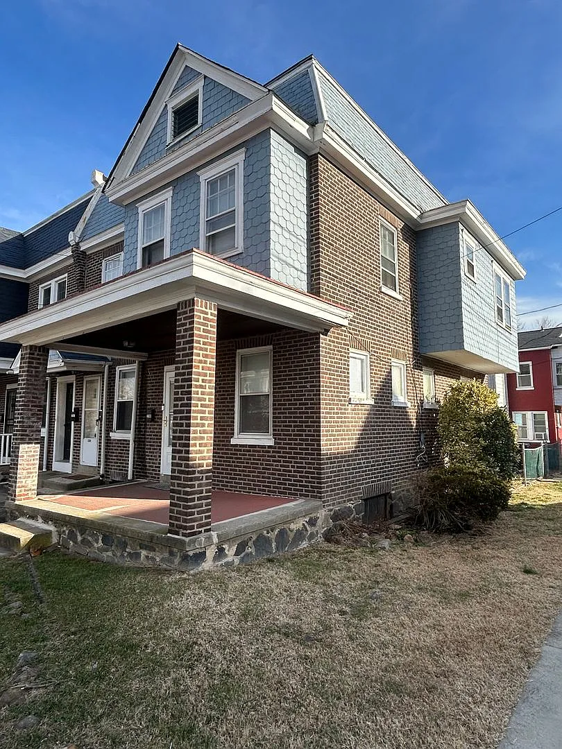 1 bedroom, 1 bath - first floor living on a corner property — Photo 2