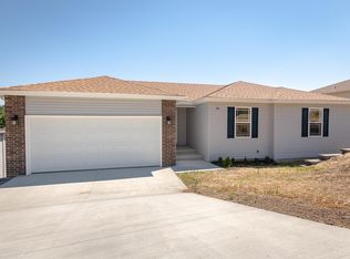 116 Whispering Meadows Pkwy, Branson, MO 65616