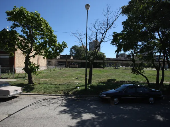 4047 S Prairie Ave, Chicago, IL 60653