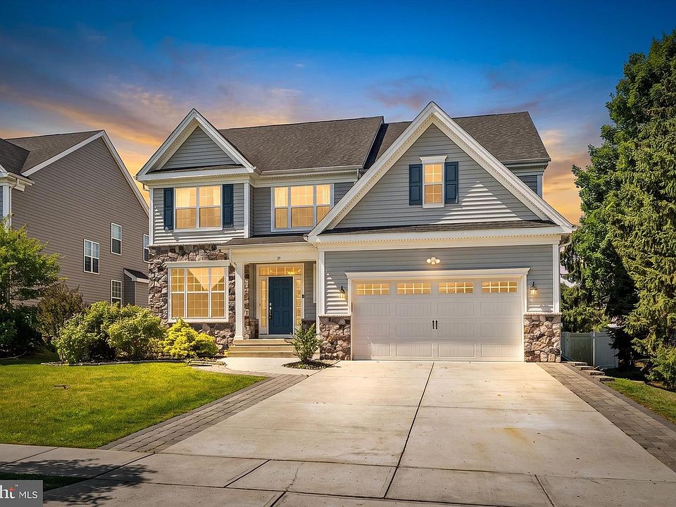 1st image of 15 Melville Ct