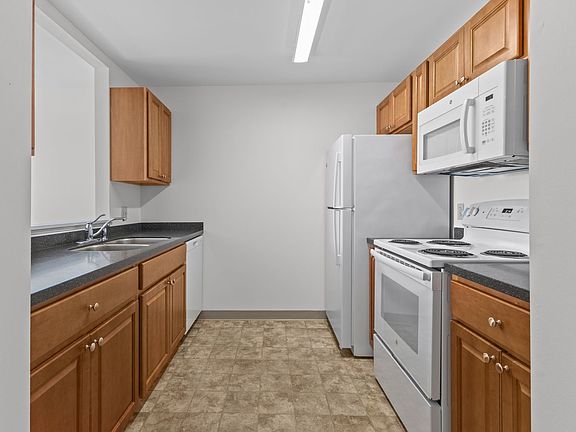 4th image of 10 Tyler Way APT 320