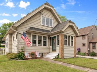 N63W5834 Columbia Rd, Cedarburg, WI 53012