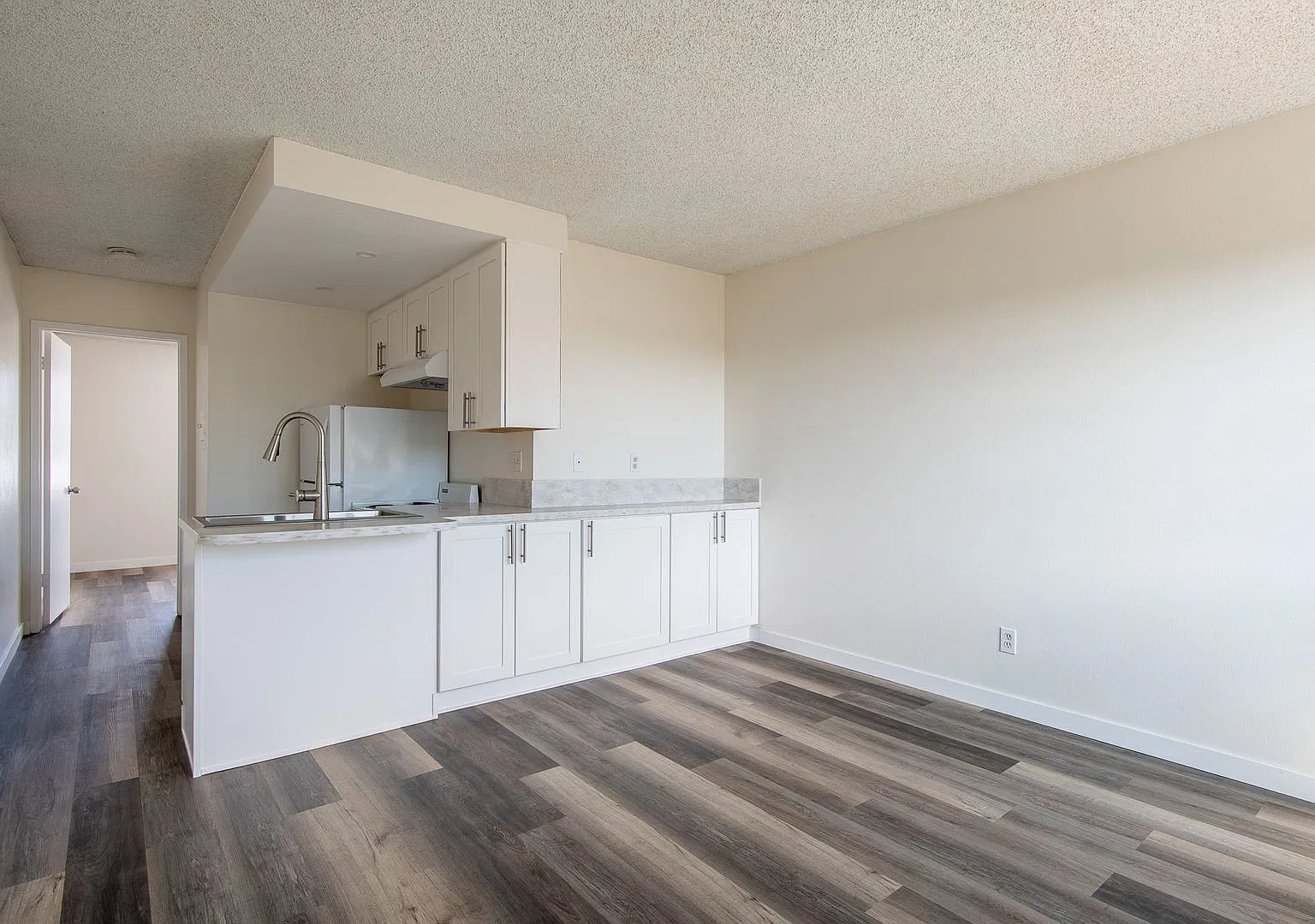 3844 Swift Avenue — Photo 4