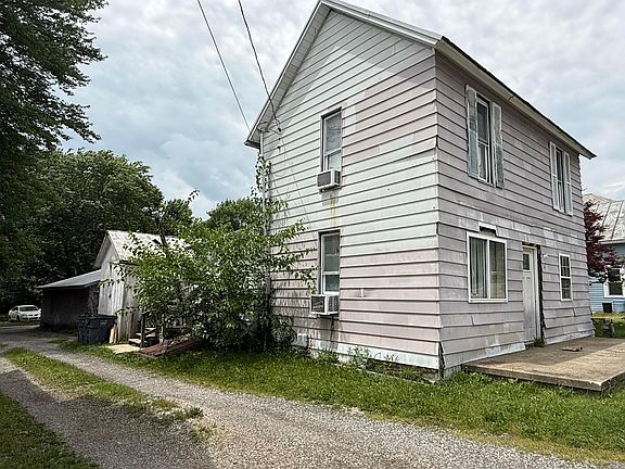 4th image of 211 N Main St