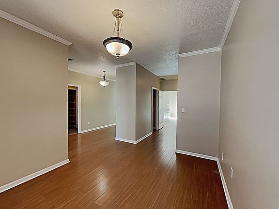 5th image of 195 N Strathmore Dr