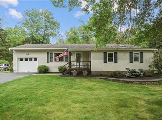 24 Tamarack Hill Dr, Poughkeepsie, NY 12603