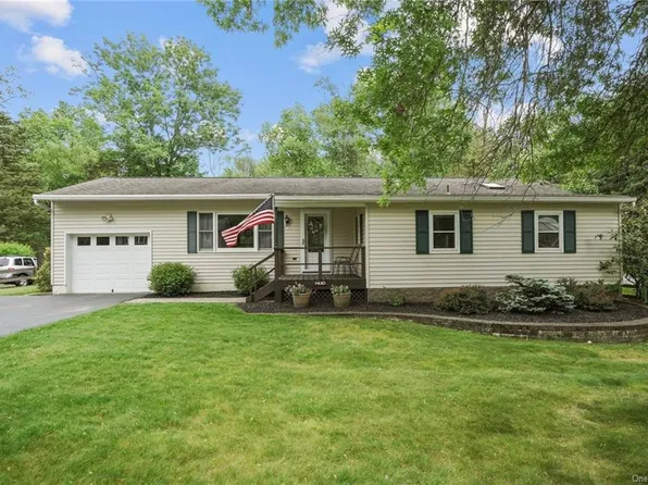 24 Tamarack Hill Dr, Poughkeepsie, NY 12603