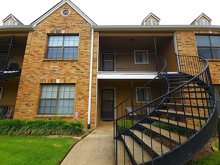 400 W South Town Dr #204 — Photo 9