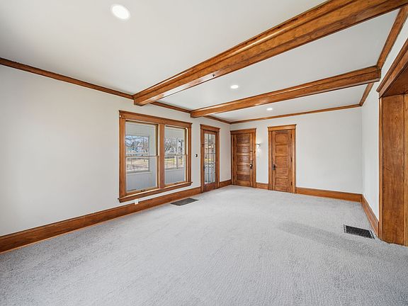 3rd image of 916 Wildwood Ave #1