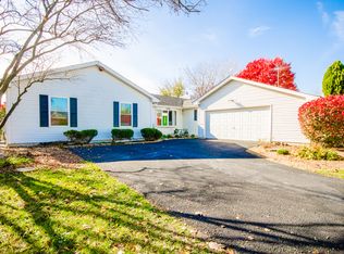 2090 Carolyn Rd, Aurora, IL 60506