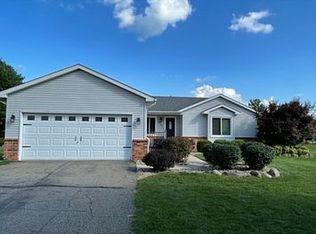 3131 Simsbury Ct, Pinckney, MI