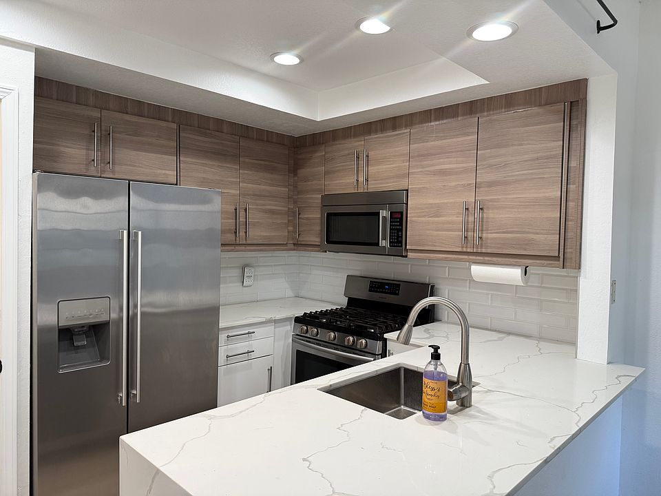 Beautifully remodeled modern kitchen