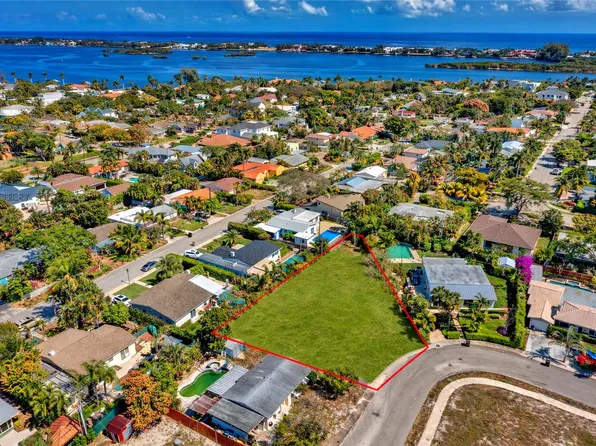 203 Gregory Place, West Palm Beach, FL 33405