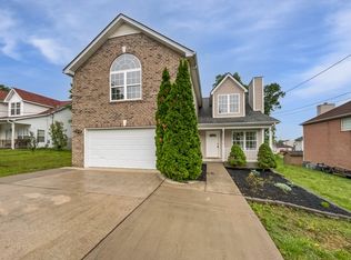102 Mary Joe Martin Dr, La Vergne, TN 37086