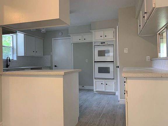 5th image of 2315 Quail Valley East Dr
