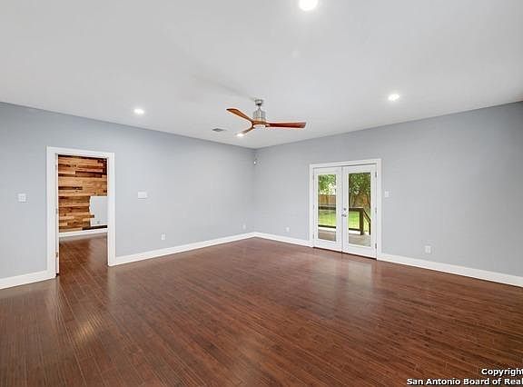 3rd image of 321 Lone Star Blvd