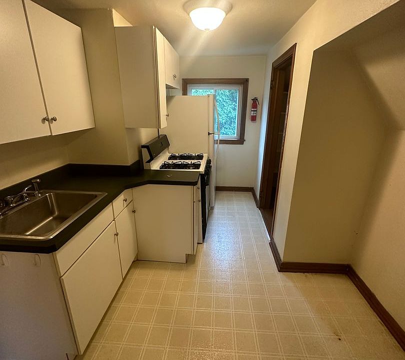 nce513 513 N Center St Grove City, PA Zillow Apartments for Rent in Grove City