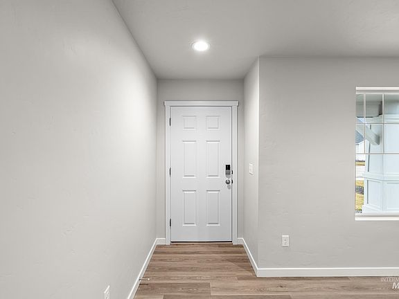 2nd image of 1651 Dyer St