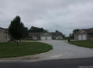 600 W Dean St, Virden, IL 62690